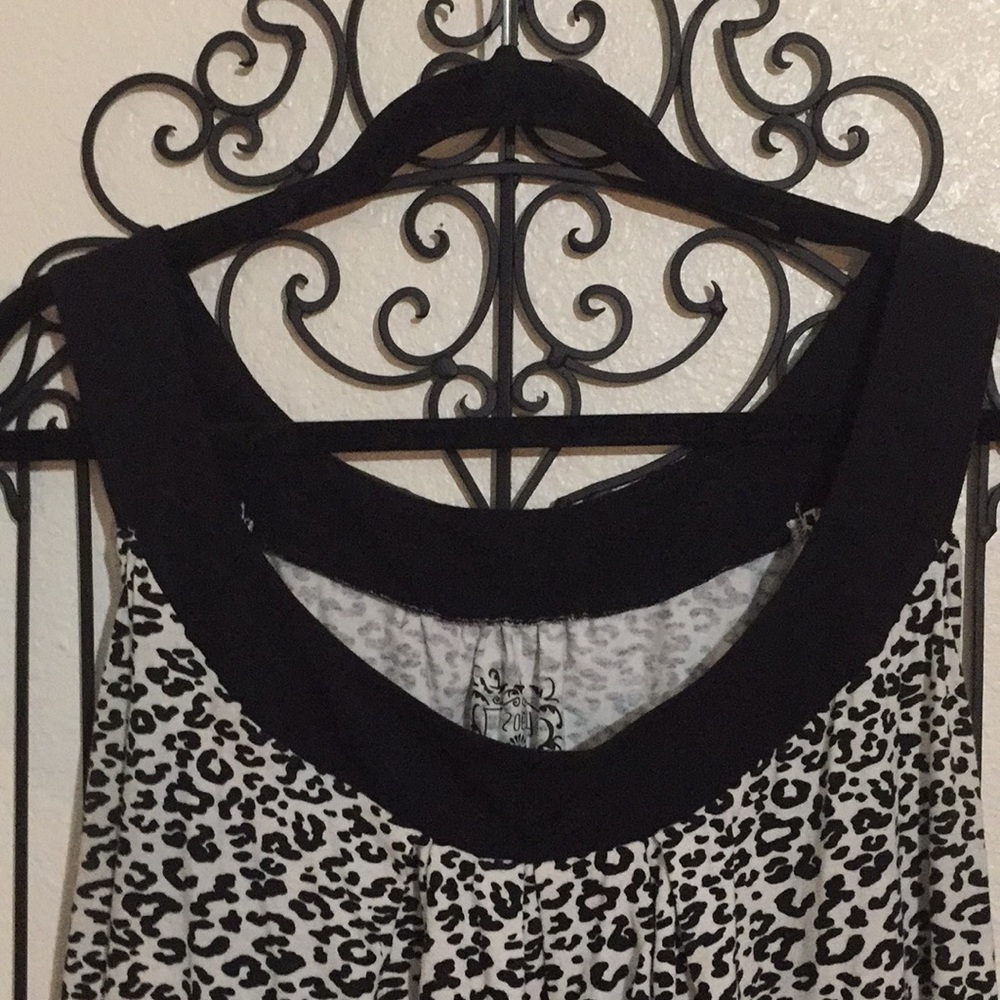 1X BLACK WHITE LEOPARD PRINT LONG BLOUSE TUNIC TOP ZOEY BETH - Picture 2 of 3